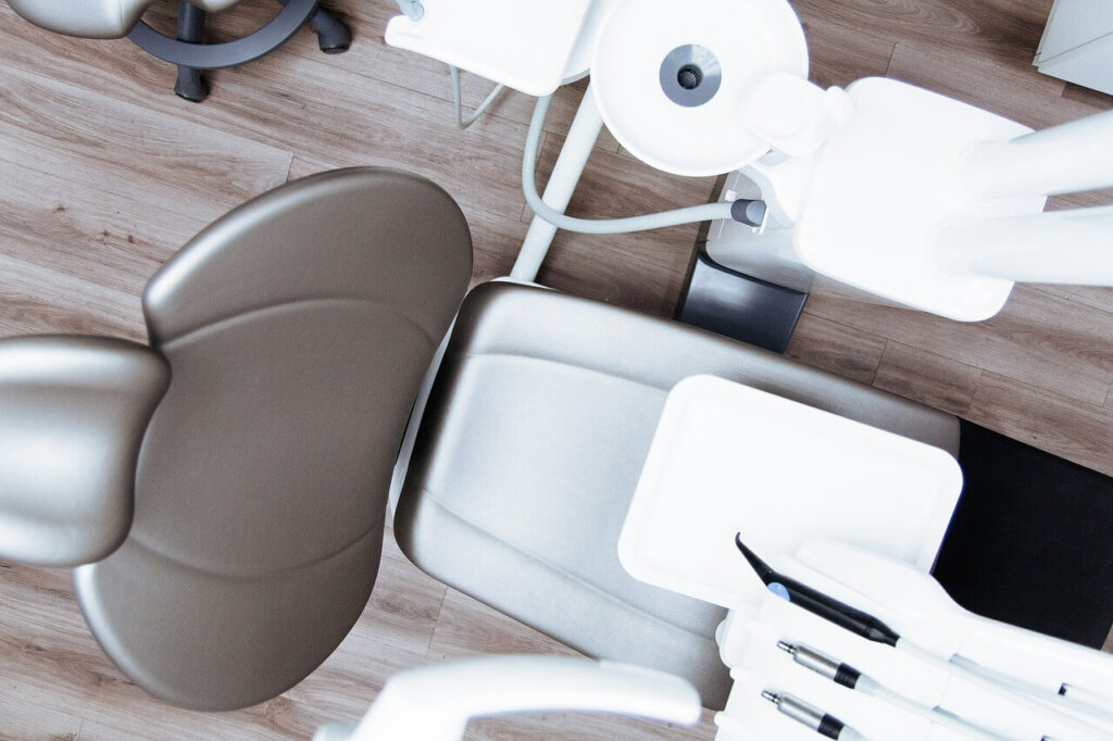 Dlaczego leczenie u dentysty jest tak drogie?